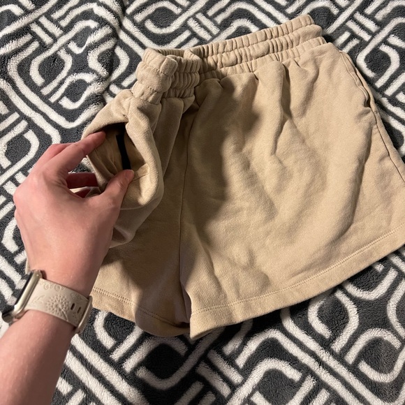 H&M Women’s Shorts - Picture 3 of 4